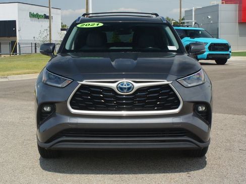 Used 2021 Toyota Highlander XLE AWD/4WD image 28
