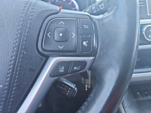 Used 2019 Toyota Highlander Plus FWD image 23
