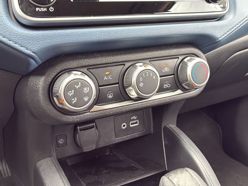 Used 2025 Nissan Versa SV FWD image 22