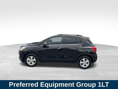 Used 2019 Chevrolet Trax LT w/ LT Convenience Package image 2