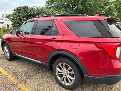 Used 2020 Ford Explorer XLT w/ Equipment Group 202A AWD/4WD image 2