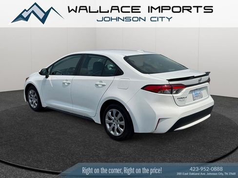 Used 2021 Toyota Corolla LE FWD image 3