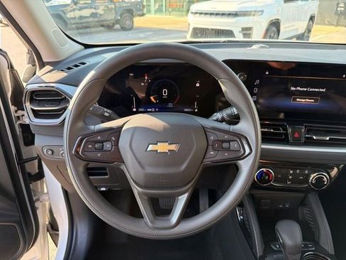 Used 2025 Chevrolet TrailBlazer LT AWD/4WD image 37