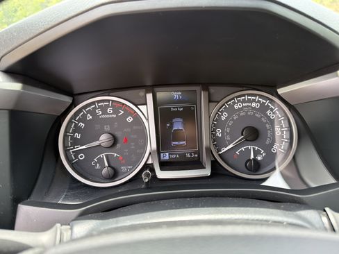 Used 2022 Toyota Tacoma SR5 AWD/4WD image 26