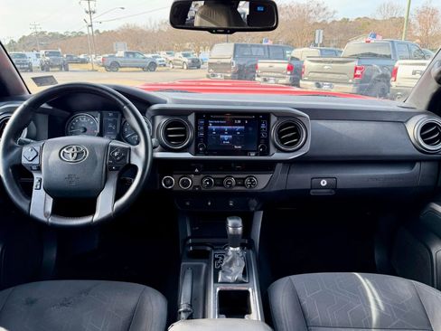 Used 2016 Toyota Tacoma TRD Sport w/ Towing Package image 12