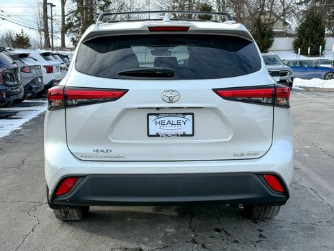 Used 2022 Toyota Highlander XLE image 6