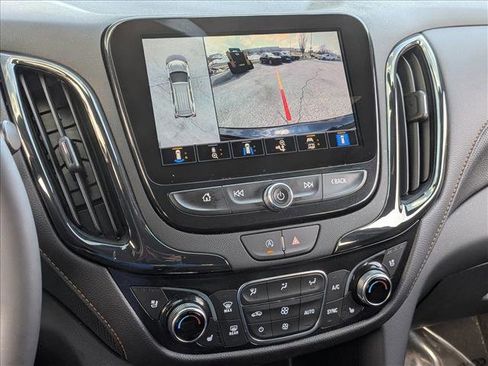 Used 2023 Chevrolet Equinox Premier image 12