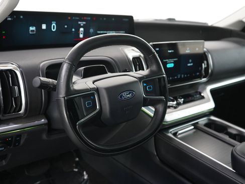 Used 2025 Ford Expedition Max Platinum AWD/4WD image 26