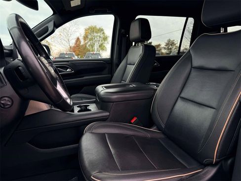 Used 2022 GMC Yukon XL SLT w/ SLT Luxury Package image 15