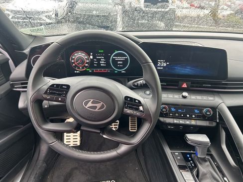 Used 2025 Hyundai Elantra SEL image 9