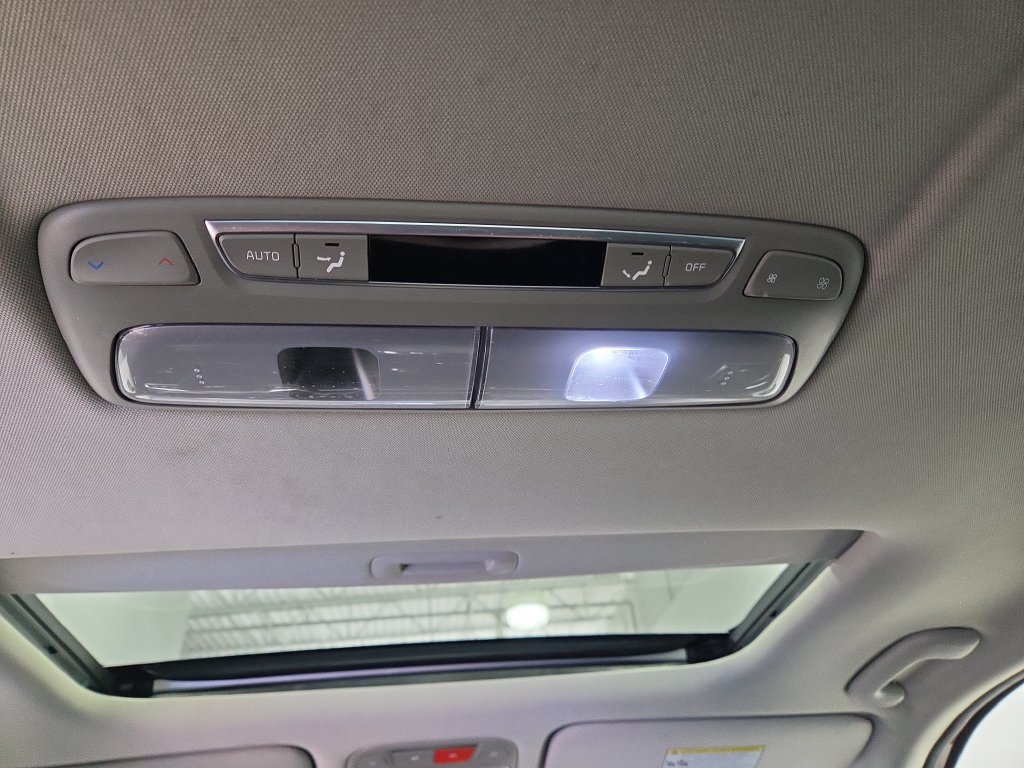 Used 2023 Kia Telluride AWD image 31