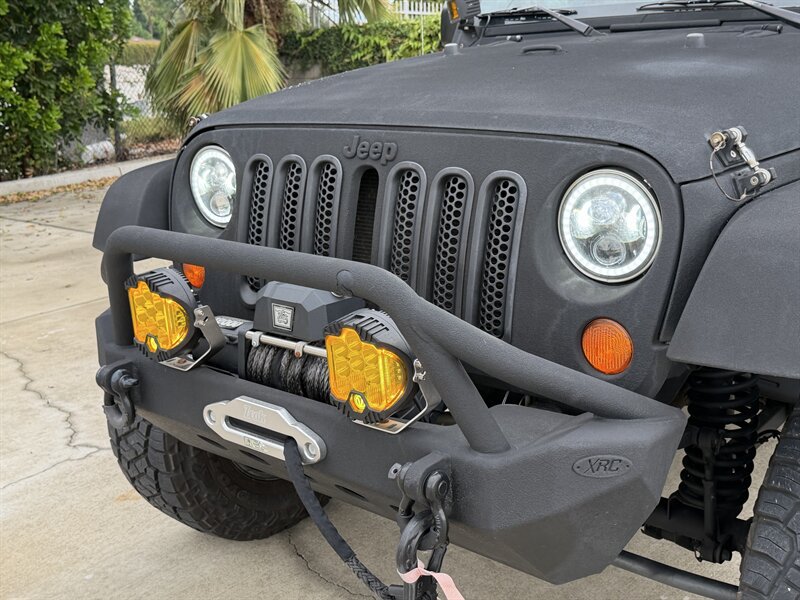 Used 2007 Jeep Wrangler Unlimited Sahara w/ Dual Top Group AWD/4WD image 9