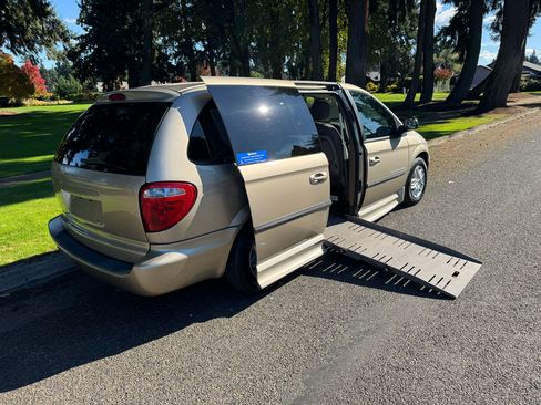 Used 2002 Dodge Grand Caravan Sport image 3