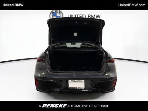 Used 2023 BMW 740i image 14