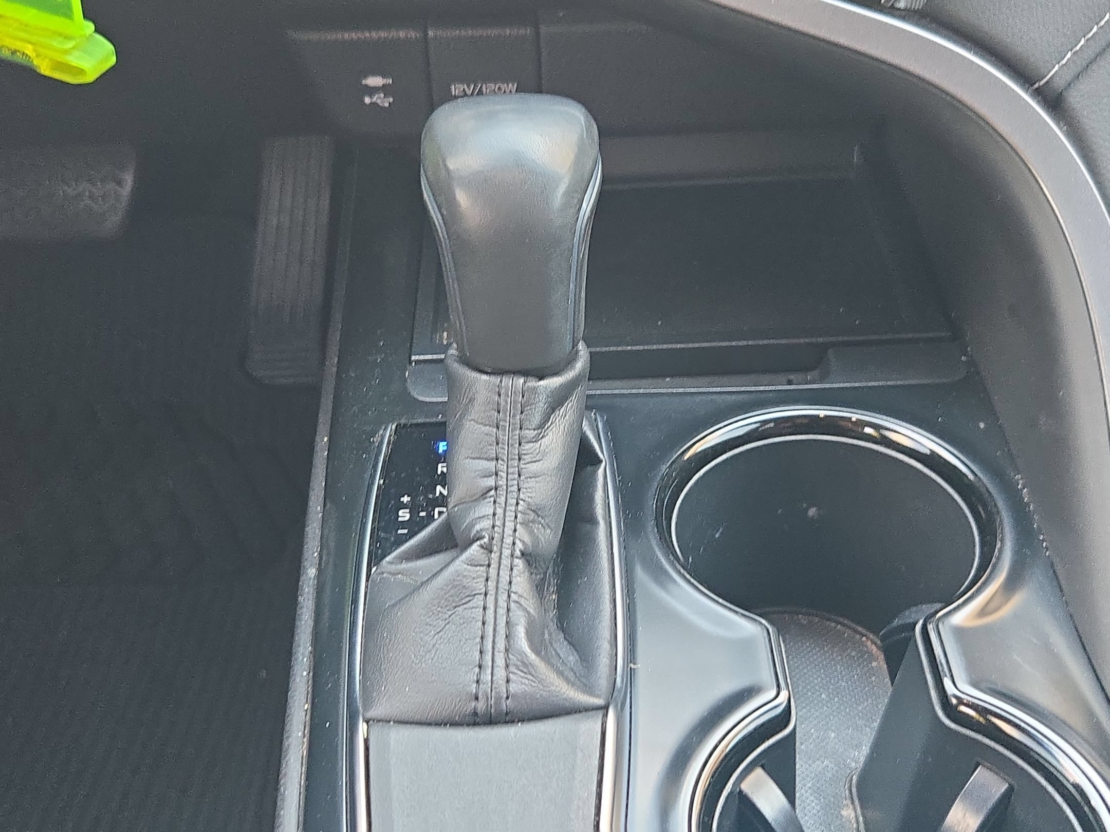 Used 2019 Toyota Camry SE FWD image 19