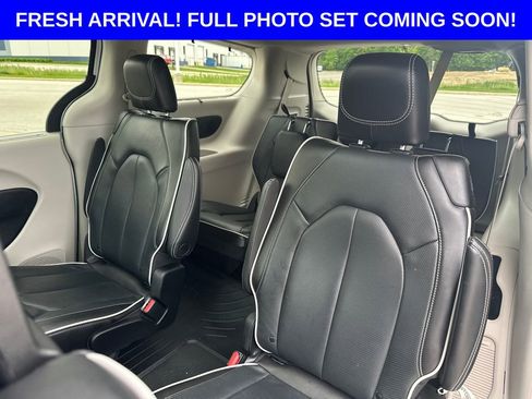 Used 2023 Chrysler Pacifica Limited w/ Uconnect Theater Family Group AWD/4WD image 22