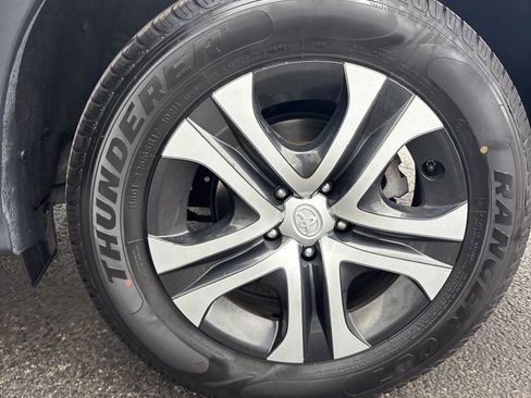 Used 2018 Toyota RAV4 LE image 27