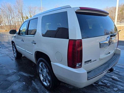 Used 2007 Cadillac Escalade AWD w/ Information Package image 7