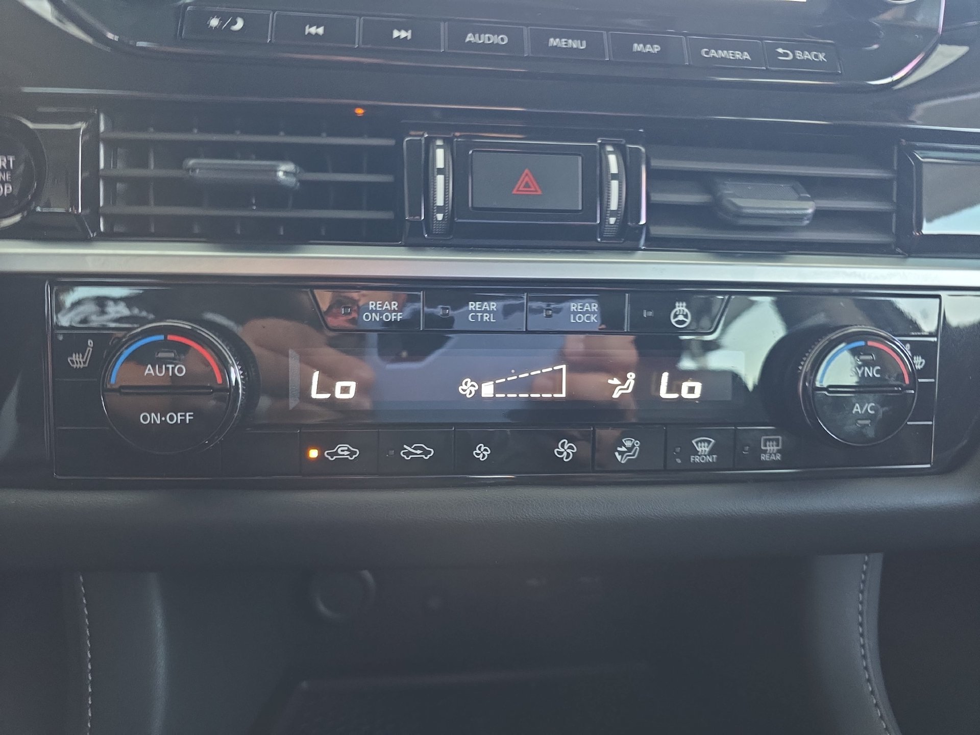 Used 2025 Nissan Pathfinder SL w/ SL Premium Package AWD/4WD image 24