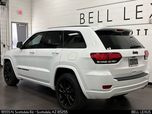 Used 2022 Jeep Grand Cherokee Laredo X RWD image 9