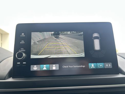 Certified 2025 Honda Pilot Touring image 14
