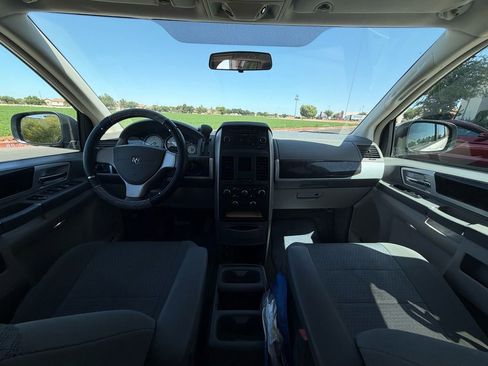 Used 2010 Dodge Grand Caravan SXT FWD image 12