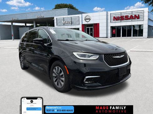 Used 2024 Chrysler Pacifica Limited FWD image 1