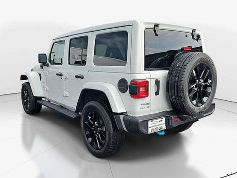 Used 2022 Jeep Wrangler Unlimited Sahara w/ Cold Weather Group AWD/4WD image 7