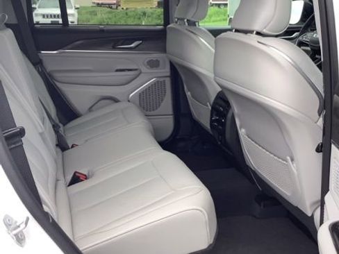 Certified 2023 Jeep Grand Cherokee Overland w/ Luxury Tech Group IV AWD/4WD image 21