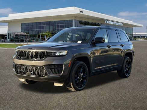 Used 2022 Jeep Grand Cherokee Altitude image 5