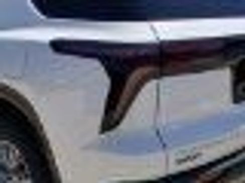 New 2025 Chevrolet Traverse LT image 12