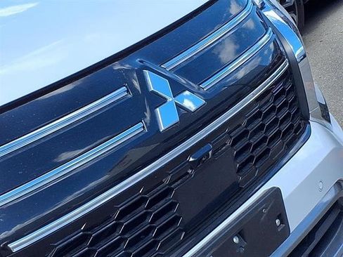 Used 2025 Mitsubishi Outlander SE AWD/4WD image 32