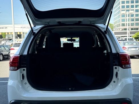 Used 2018 Mitsubishi Outlander SE FWD image 42
