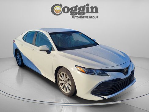 Used 2019 Toyota Camry LE image 7