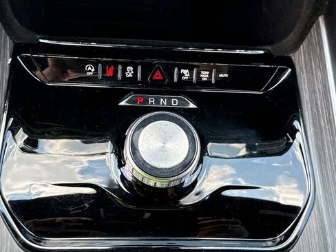 Used 2024 Jeep Wagoneer L Series II RWD image 32