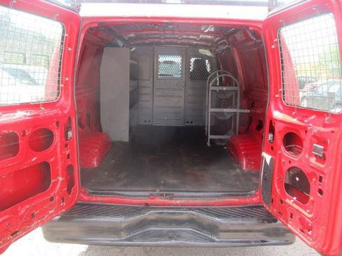 Used 2011 Ford E-150 and Econoline 150 w/ Commercial Cargo Van Pkg RWD image 6