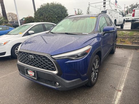 Used 2023 Toyota Corolla Cross XLE image 7