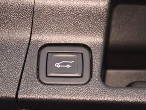 Used 2023 GMC Acadia SLE image 18