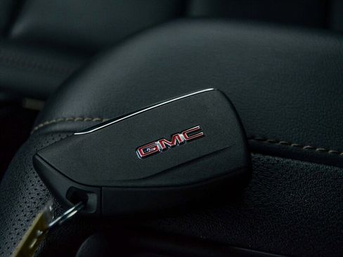 Used 2022 GMC Yukon SLT w/ SLT Premium Package image 35