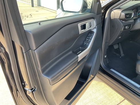 Used 2023 Ford Explorer Limited w/ Equipment Group 301A image 8