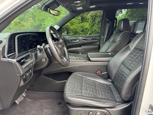 Certified 2023 Cadillac Escalade V w/ LPO, ONYX Package AWD/4WD image 15