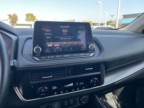 Used 2025 Nissan Rogue SV AWD/4WD image 17