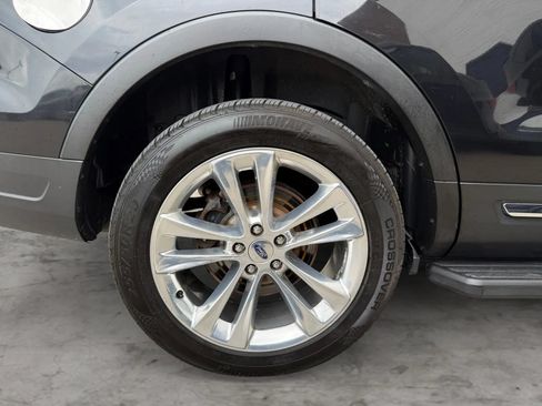 Used 2019 Ford Explorer XLT w/ Equipment Group 202A AWD/4WD image 43