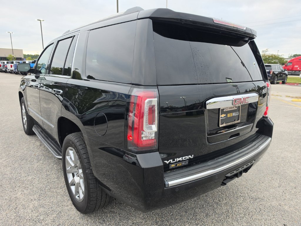 Used 2017 GMC Yukon Denali w/ Open Road Package AWD/4WD image 3