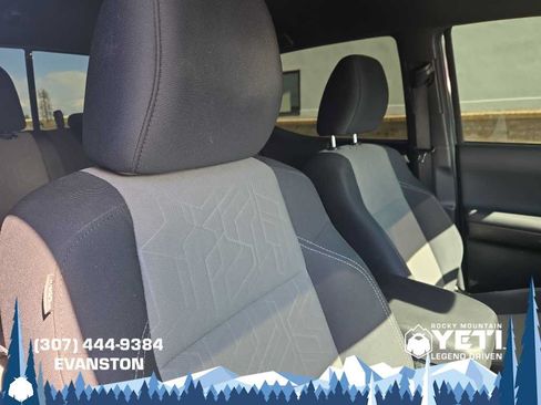 Used 2022 Toyota Tacoma TRD Off-Road w/ Technology Package AWD/4WD image 12