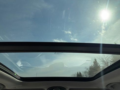 Used 2022 Jeep Grand Cherokee Limited image 19