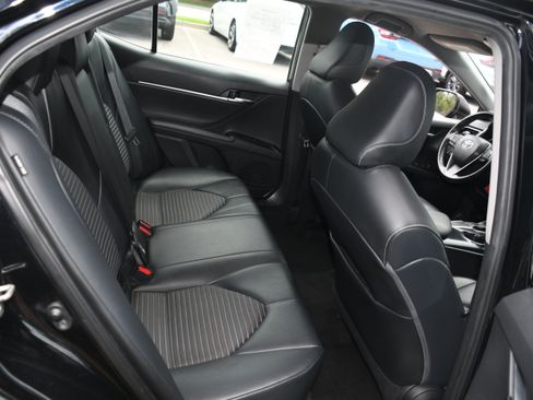 Used 2020 Toyota Camry SE FWD image 17