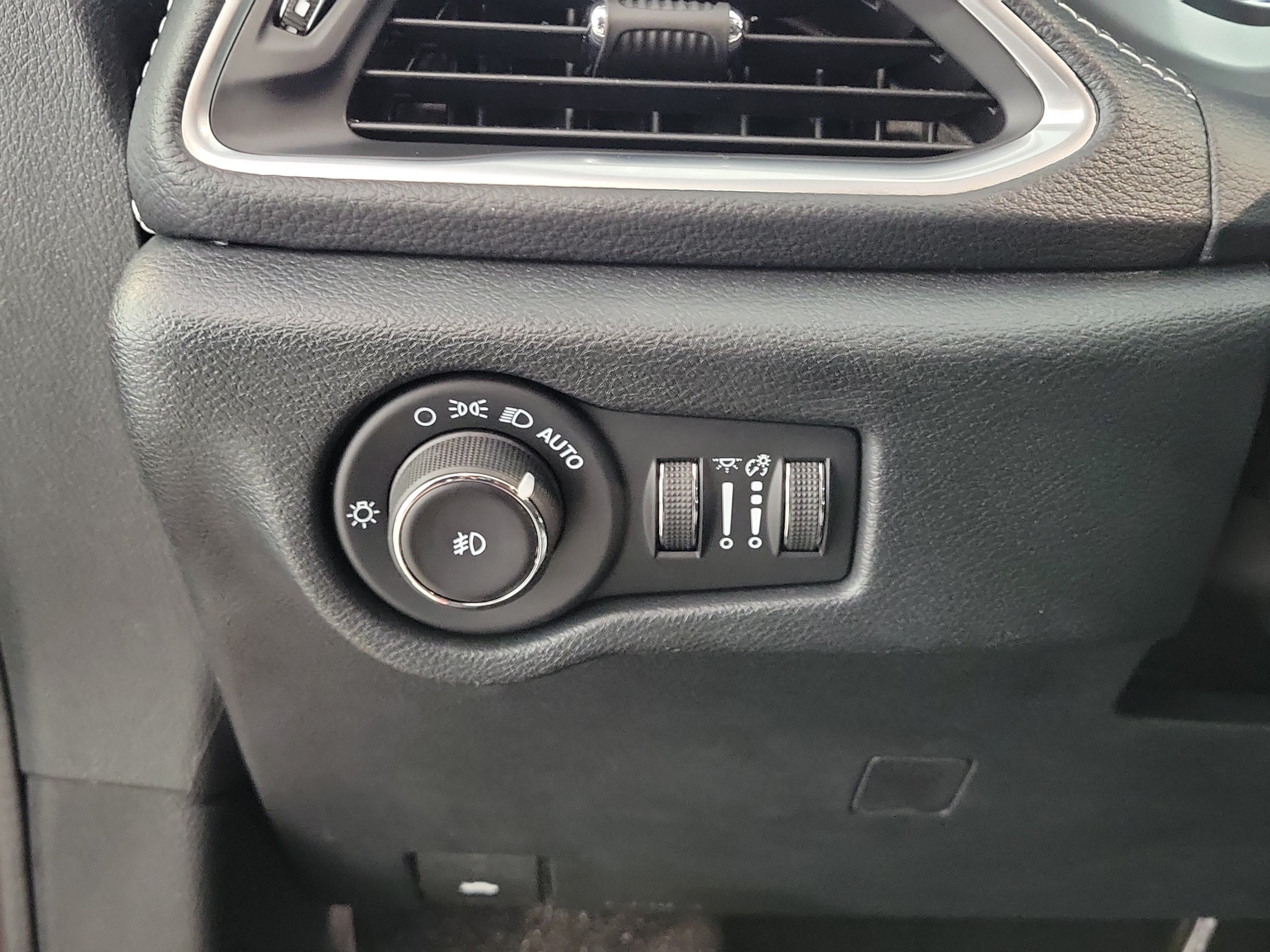 Used 2026 Chrysler Pacifica Limited w/ S Appearance Package FWD image 13