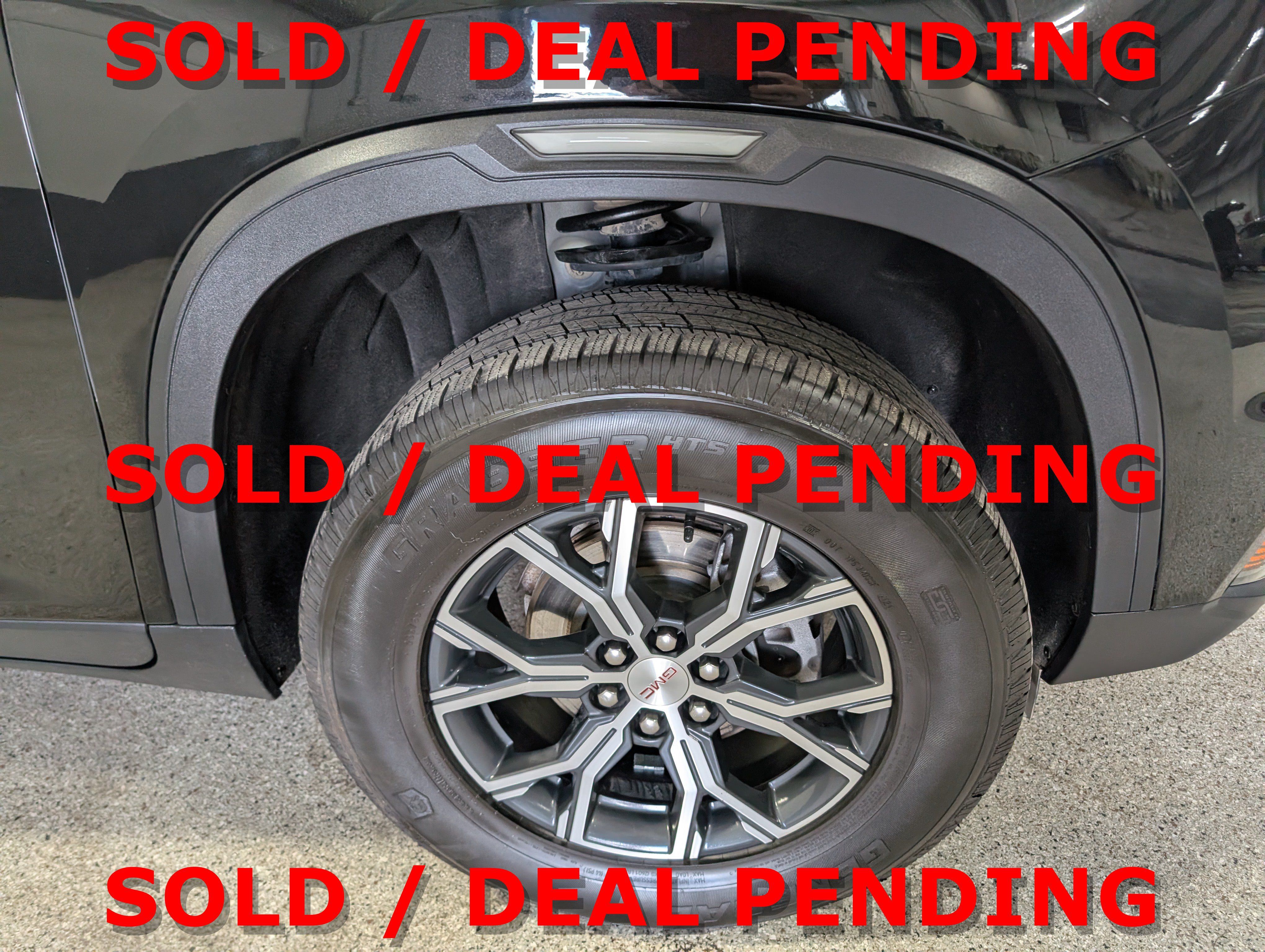 Used 2024 GMC Acadia AT4 w/ Luxury Package AWD/4WD image 12