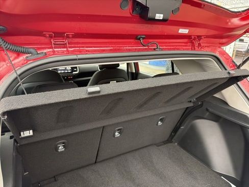 Certified 2025 Hyundai Venue SE image 34